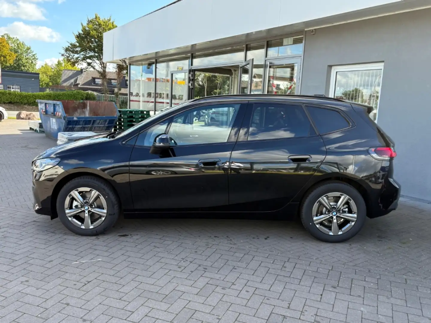 BMW 218 Active Tourer i AHK Driv.-Assis+ Schwarz - 2