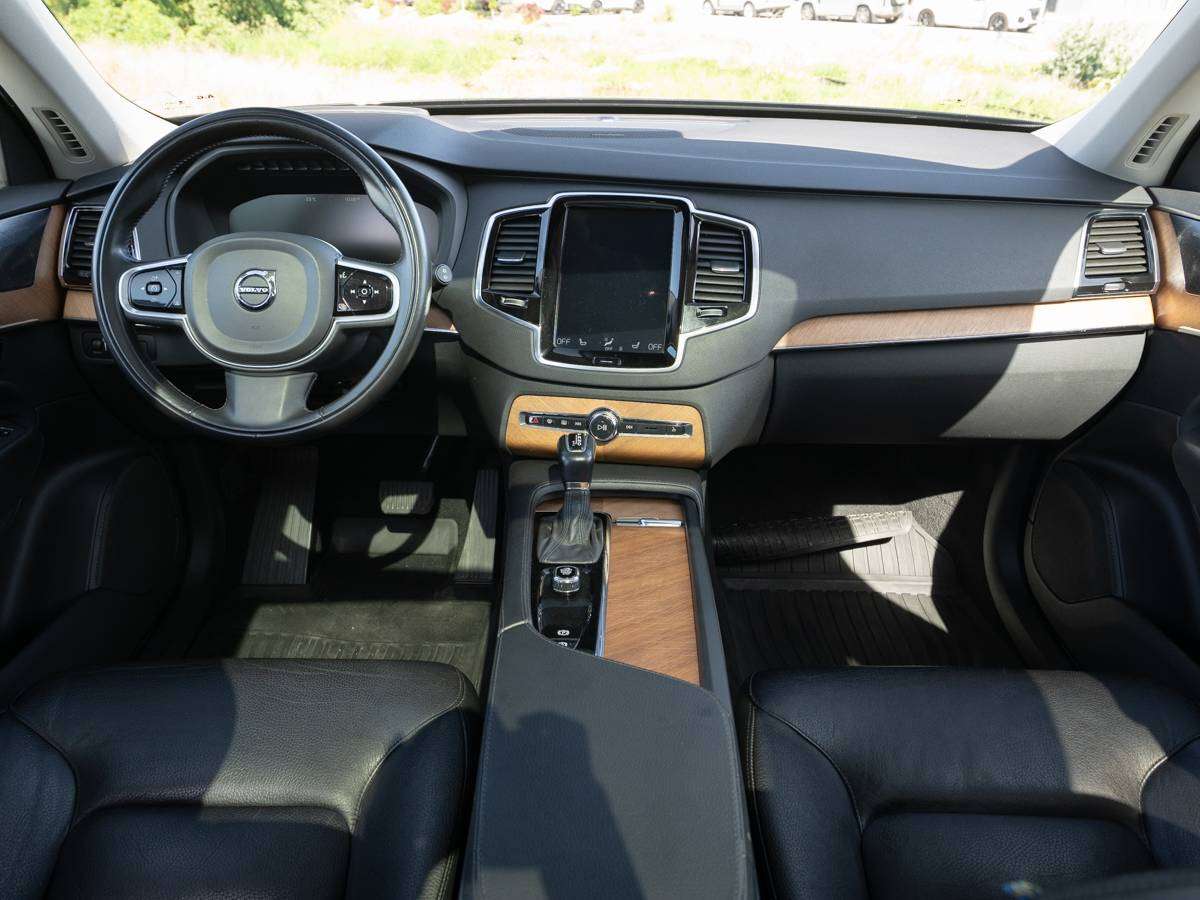 2022 Volvo XC90 MOMENTUM alt 4