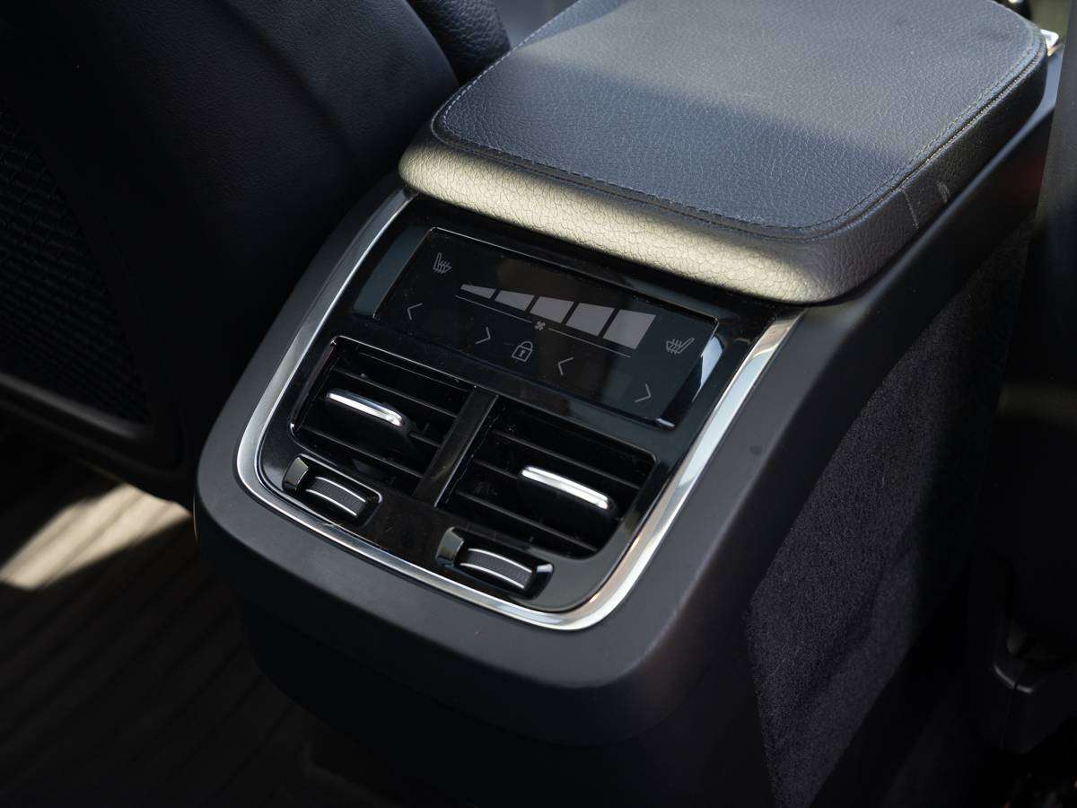 2022 Volvo XC90 MOMENTUM thumb 17