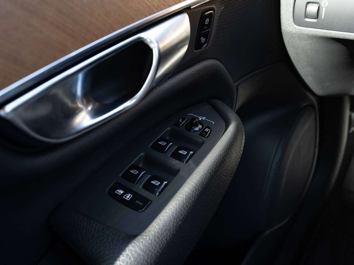 2022 Volvo XC90 MOMENTUM thumb 11