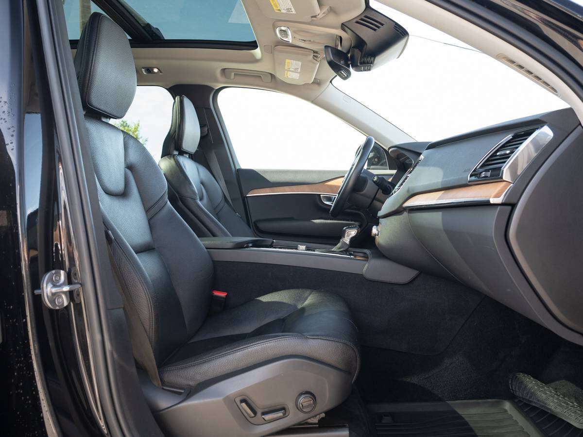 2022 Volvo XC90 MOMENTUM alt 3