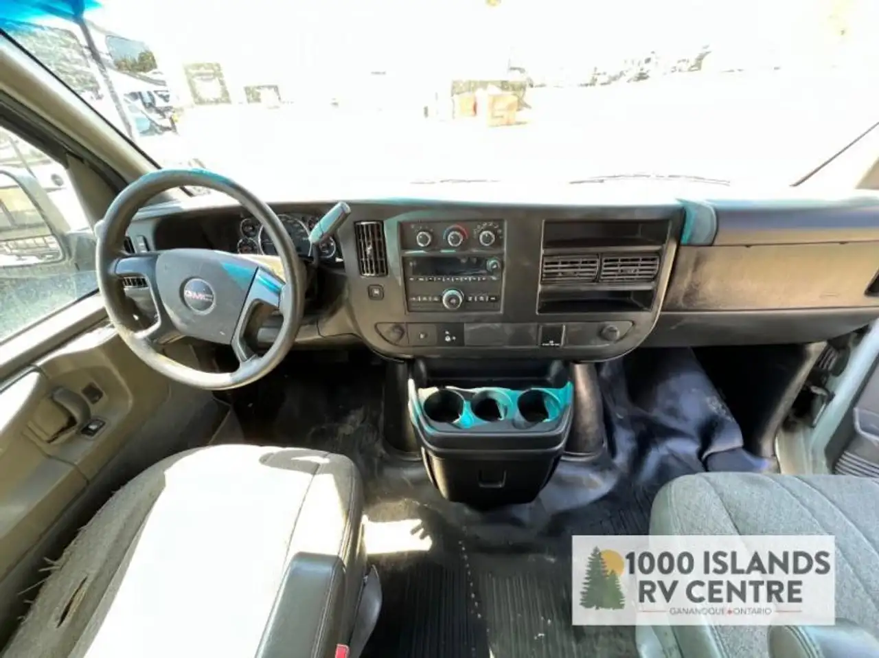 GMC Savana снимка GMC Savana