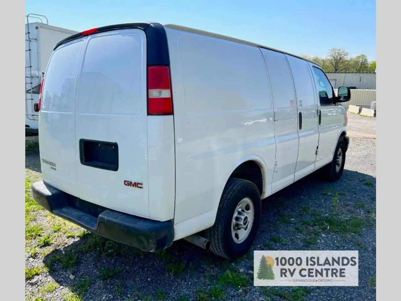 GMC Savana снимка GMC Savana