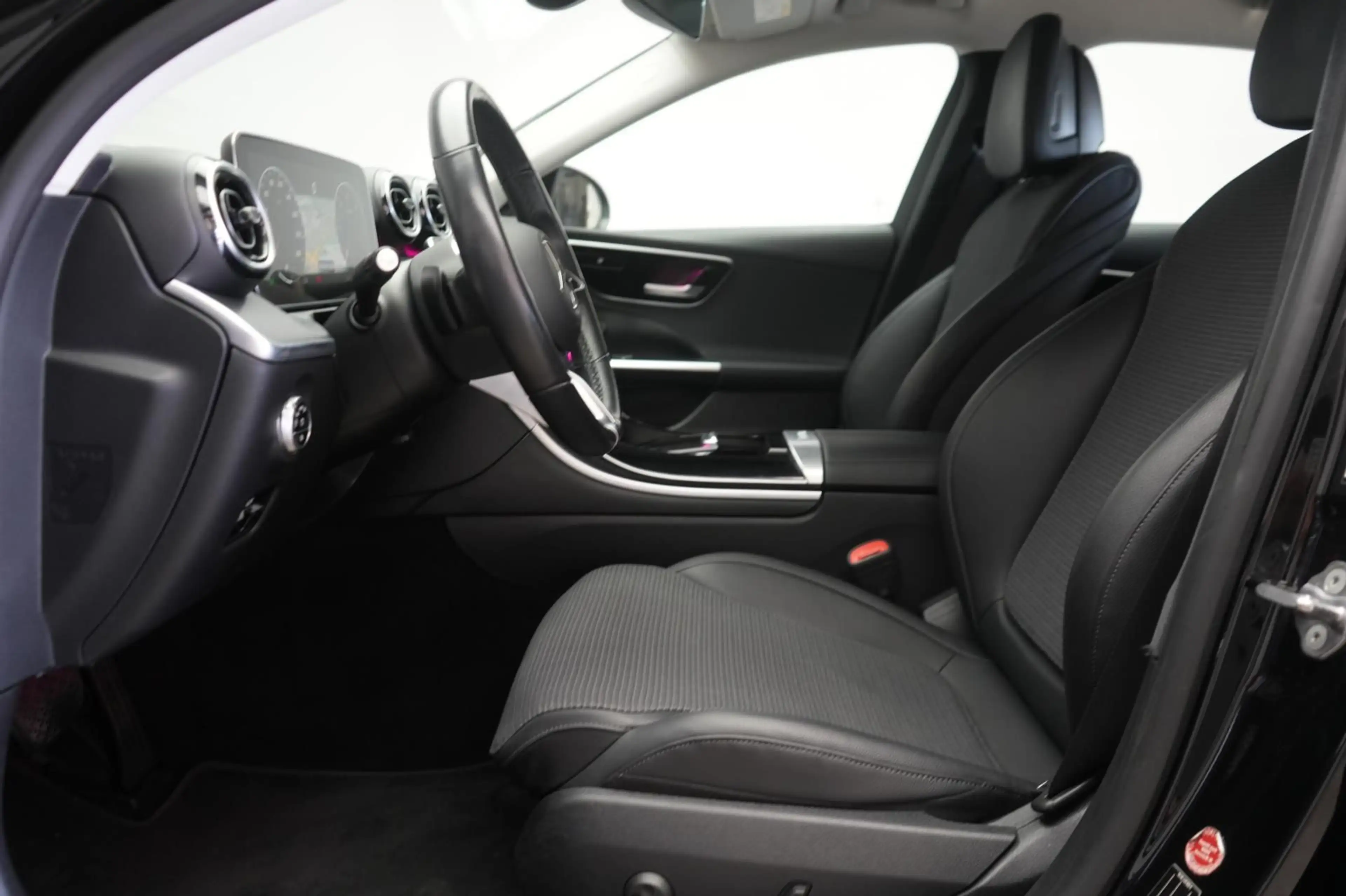 Mercedes-Benz C 300 d 9G-Tronic 4Matic Avantgarde — photo 11