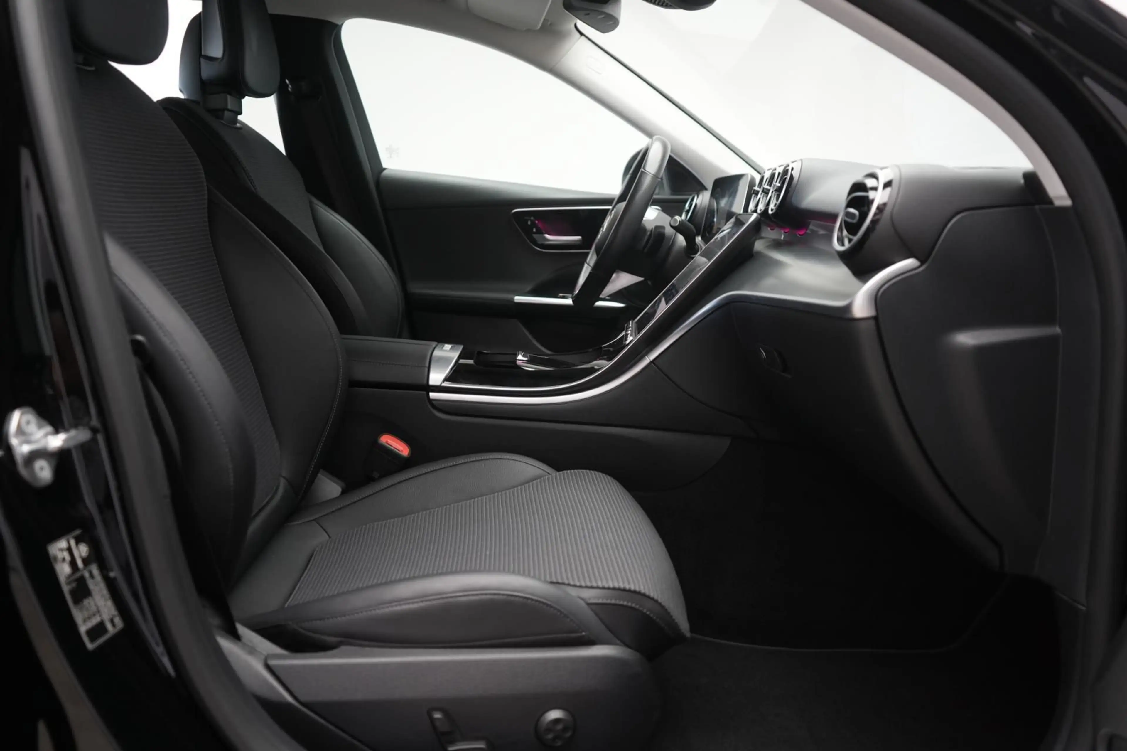 Mercedes-Benz C 300 d 9G-Tronic 4Matic Avantgarde — photo 7
