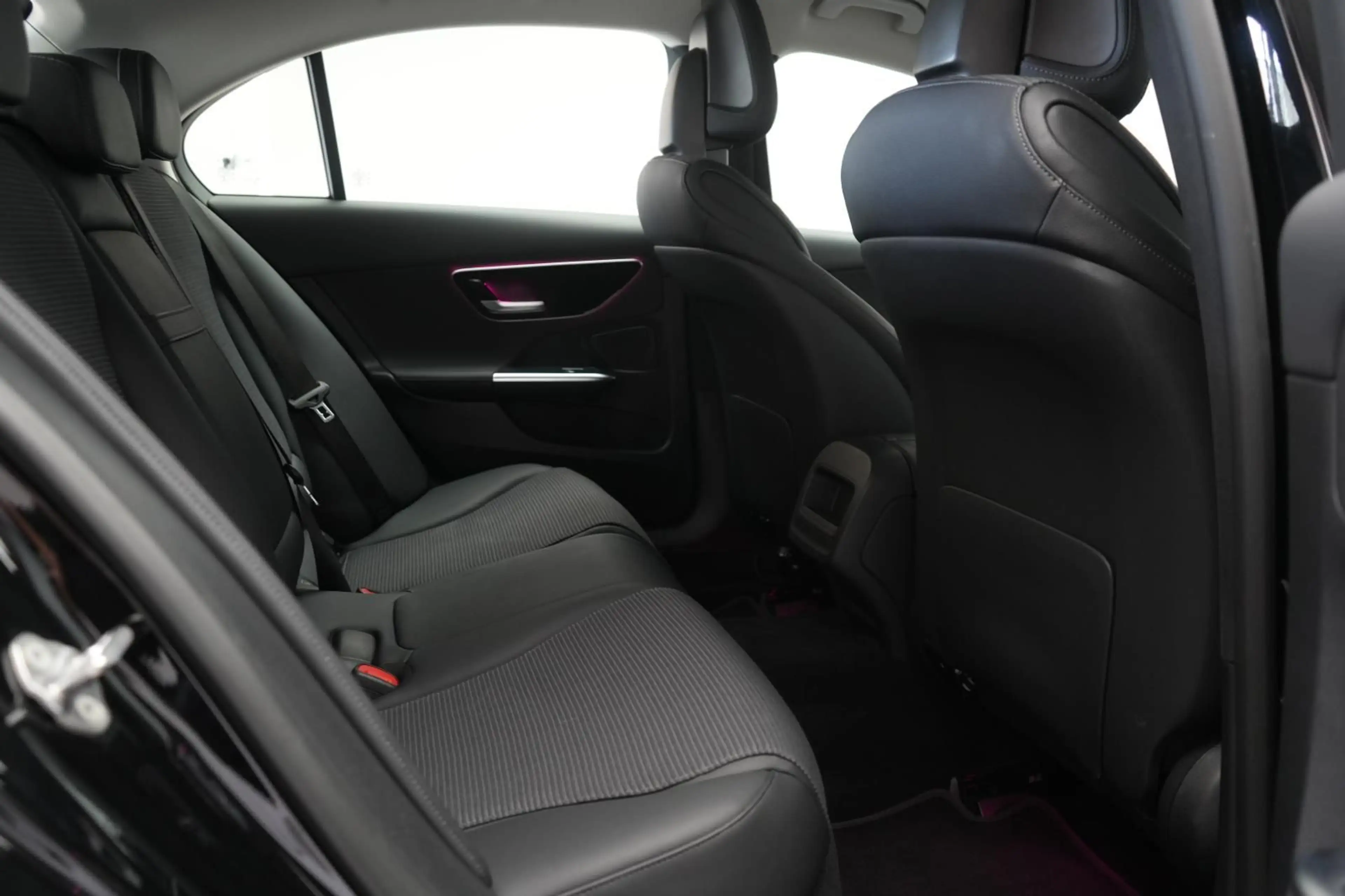 Mercedes-Benz C 300 d 9G-Tronic 4Matic Avantgarde — photo 10