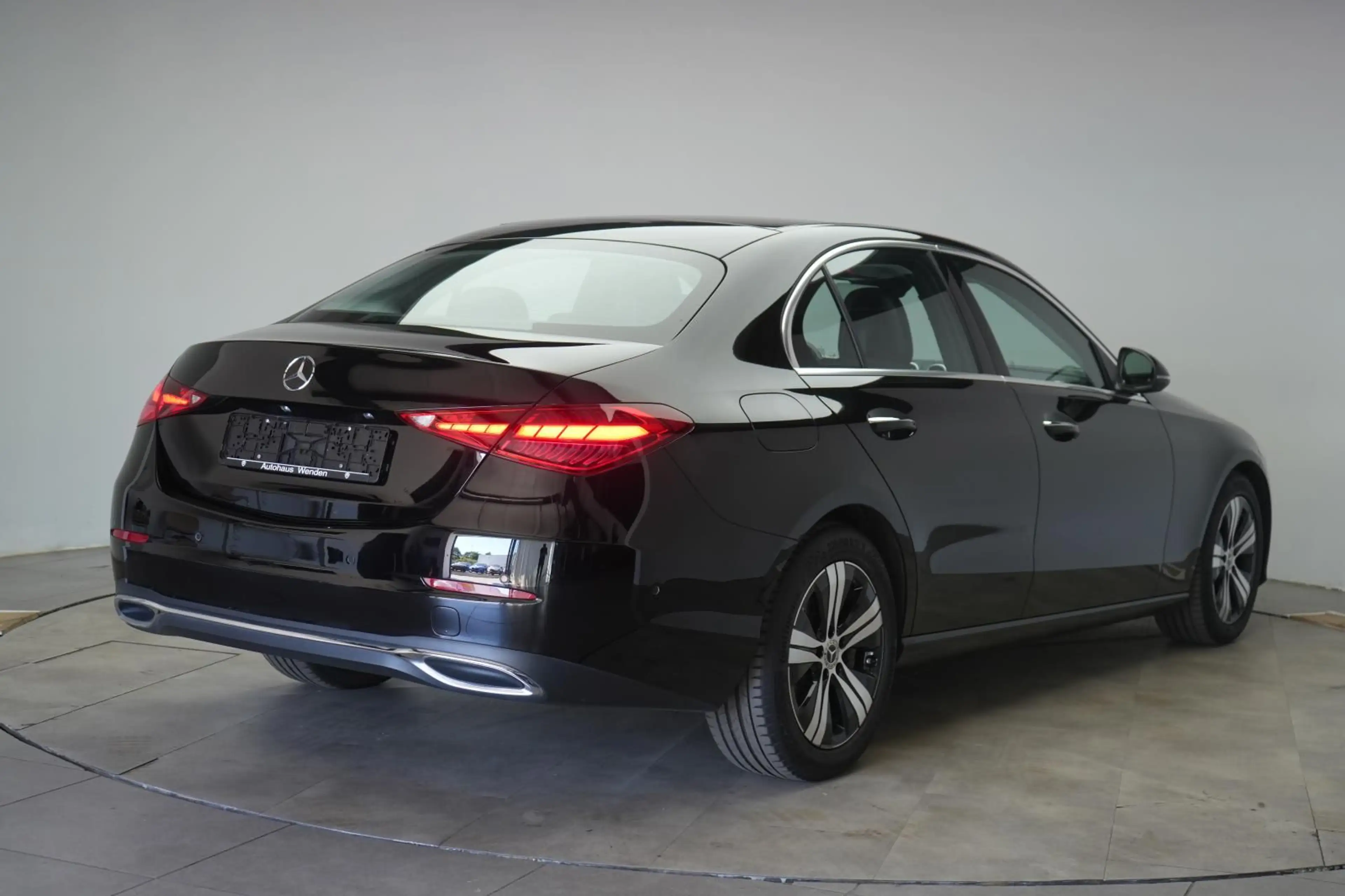 Mercedes-Benz C 300 d 9G-Tronic 4Matic Avantgarde — photo 4