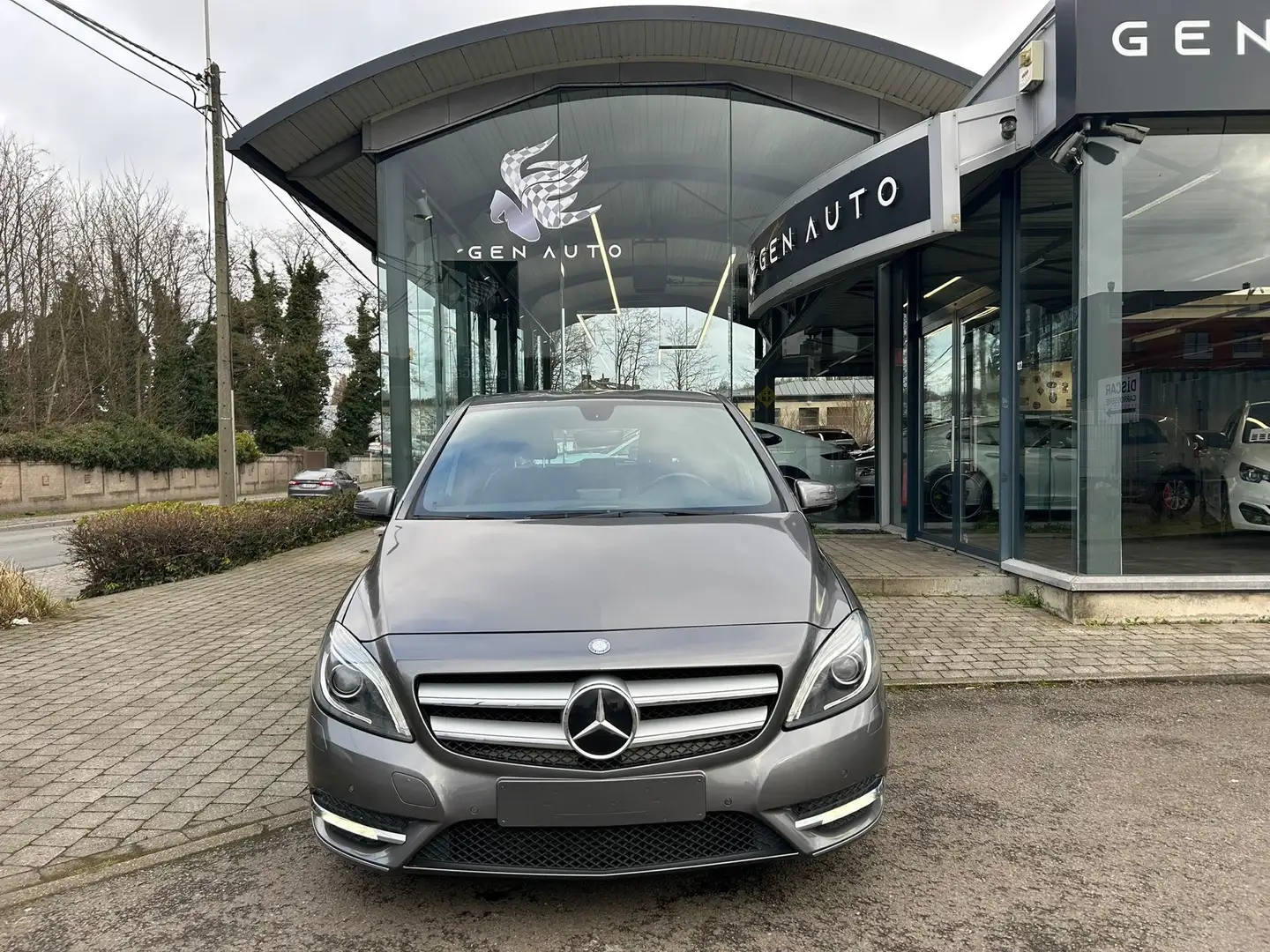 Mercedes-Benz B 180 CDI AvantGarde Cuir Xenon GPS LED Grigio - 2