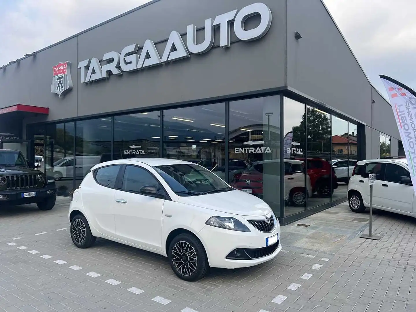Lancia Ypsilon 1.0 FireFly 5 porte S&S Hybrid Platino Weiß - 1