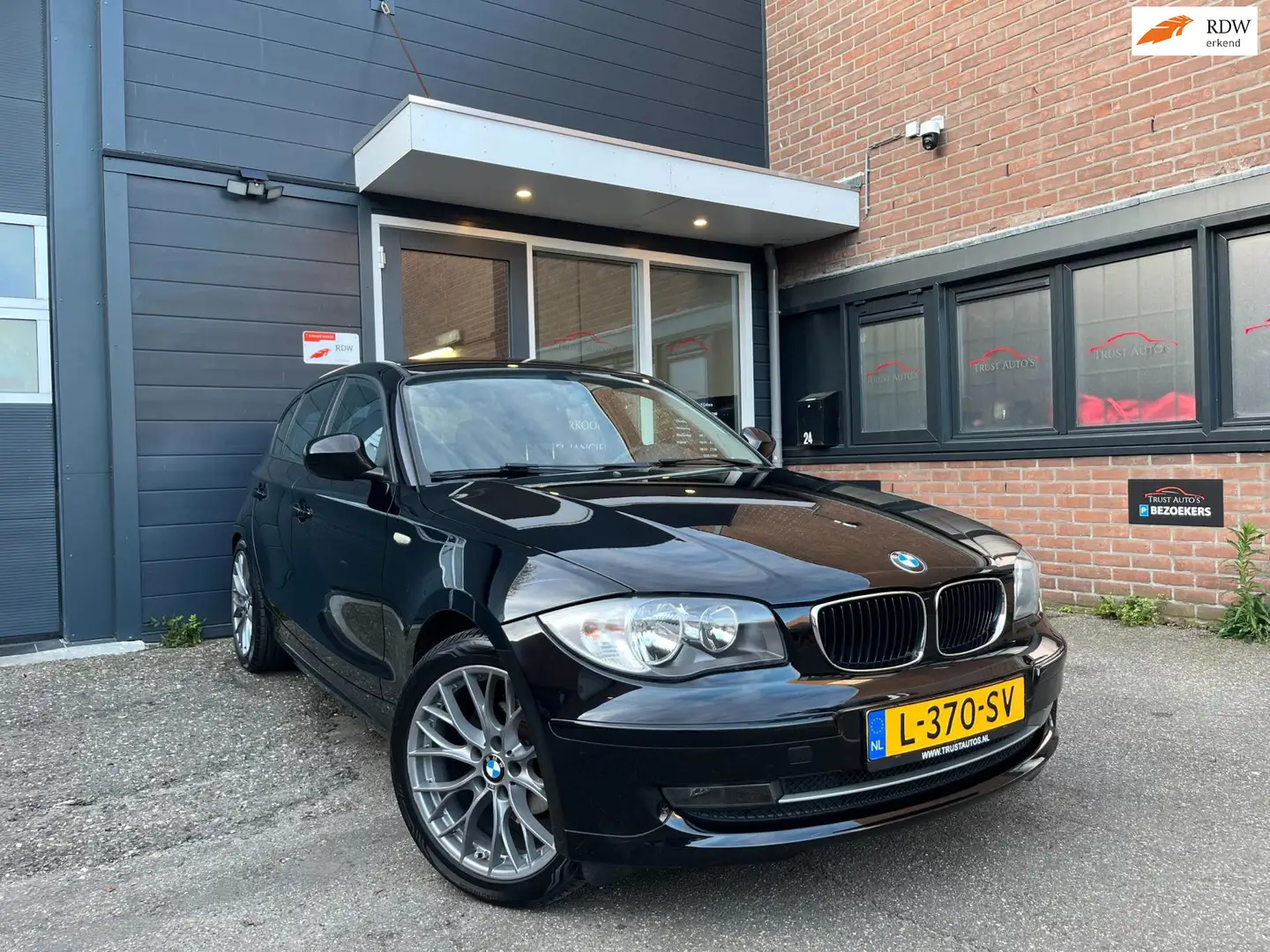 BMW 116 1-serie 116i Business Line|STOELV.WARMING|18''M-SP Zwart - 1