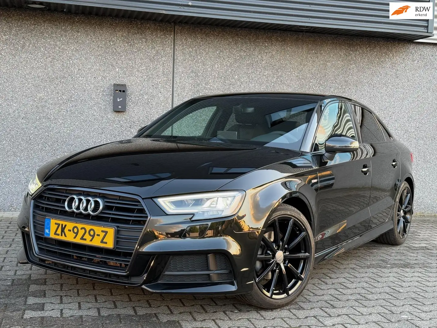 Audi A3 Limousine 30 TFSI S-line Xenon Org-Nl Dealer Noir - 1