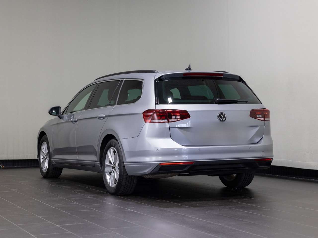 Volkswagen-Passat-Business Variant 2.0 TDI SCR DSG Navi LM