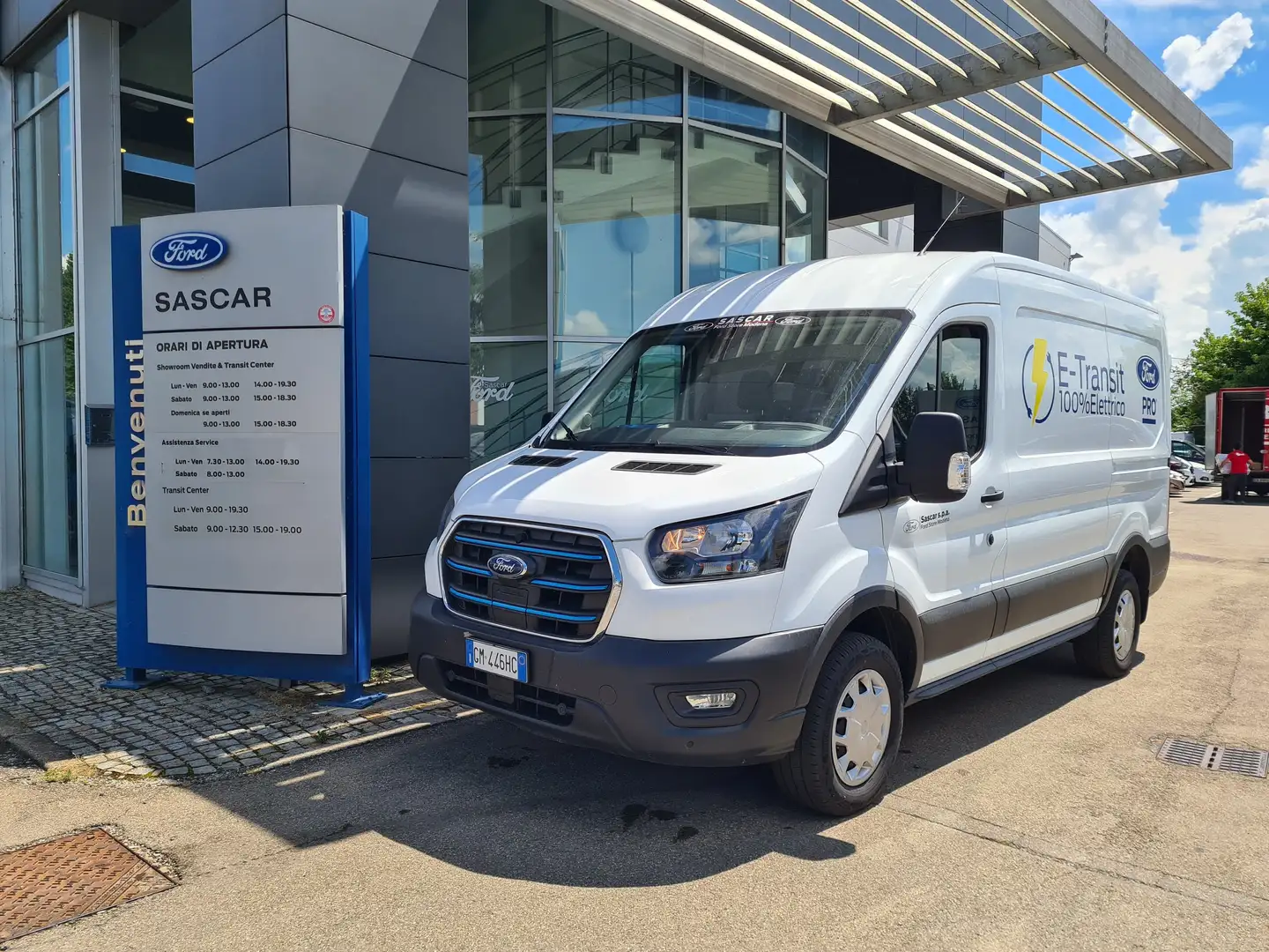 Ford Transit Trend TP Elettrico 184 CV L2H2 Bianco - 1