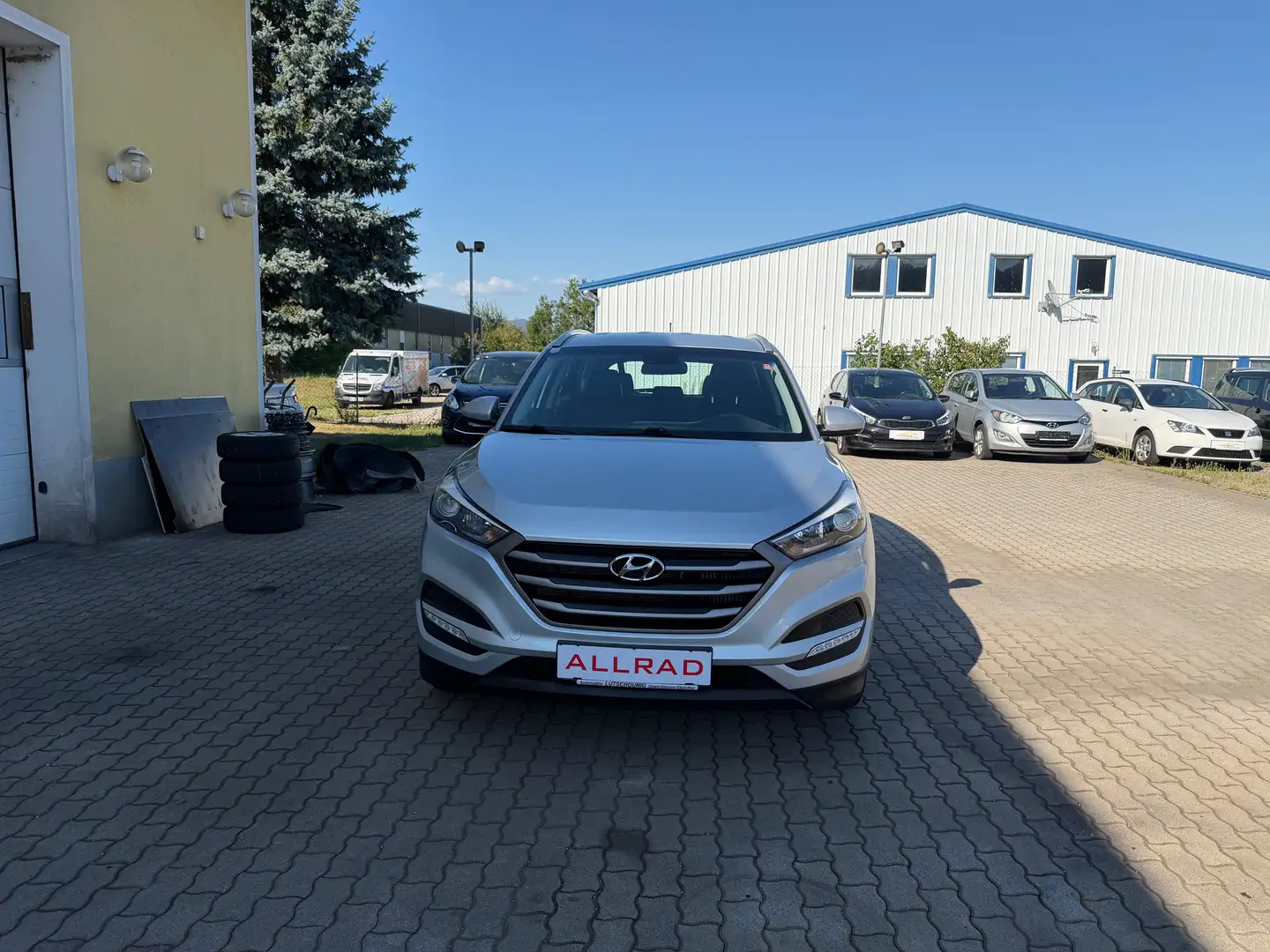 Hyundai TUCSON 2.0 CRDI 4WD Comfort 136 PS Silber - 1