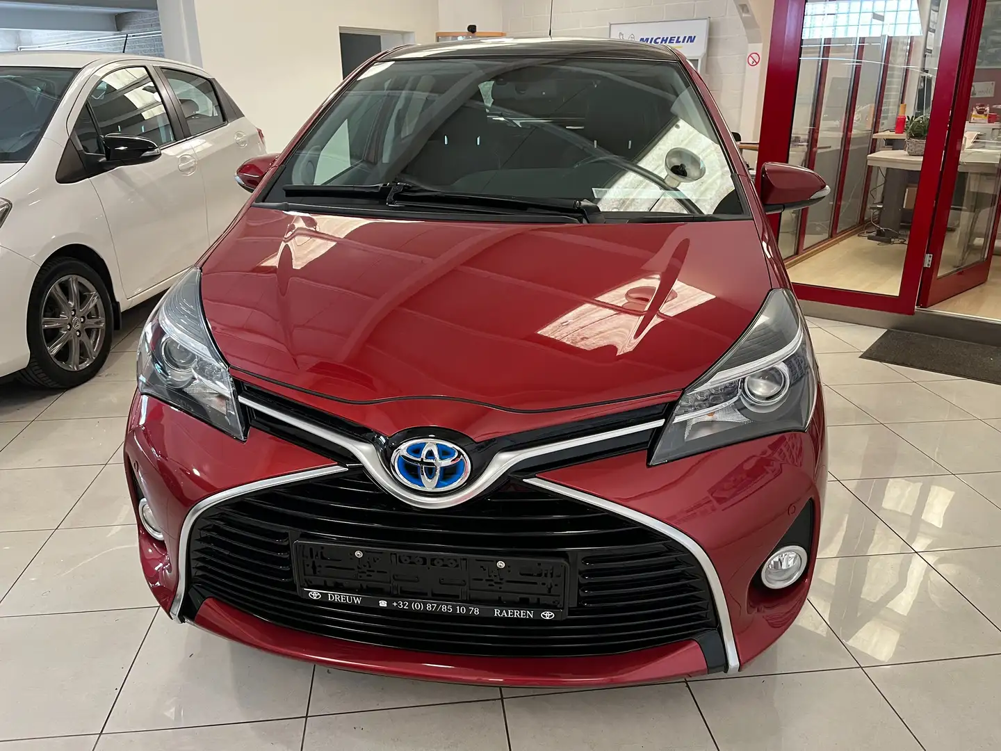 Toyota Yaris 1.5i VVT-i Hybrid Lounge E-CVT Rot - 2