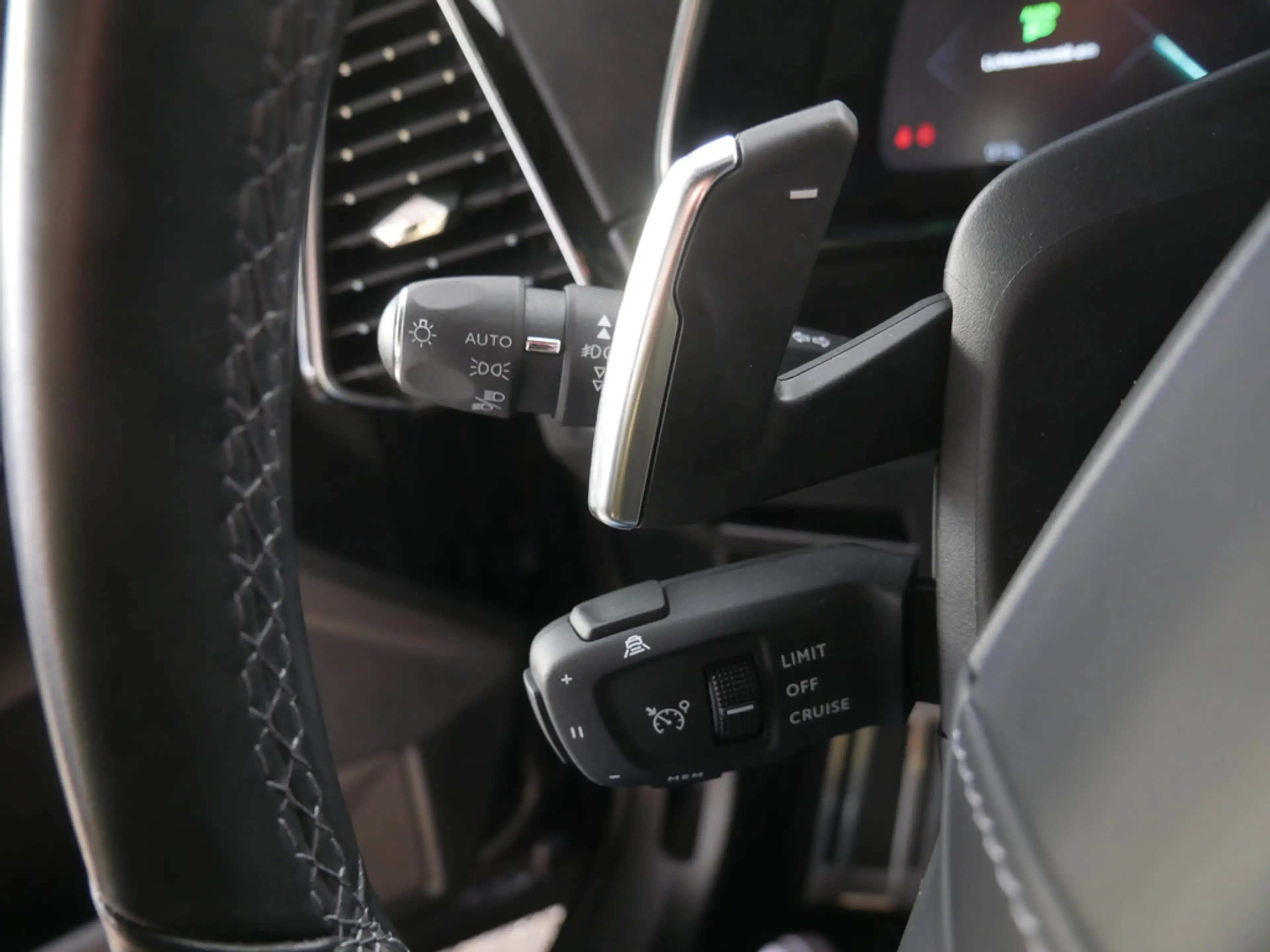 DS Automobiles DS 7 Crossback E-Tense Louvre 4x4 LED PANO — photo 13