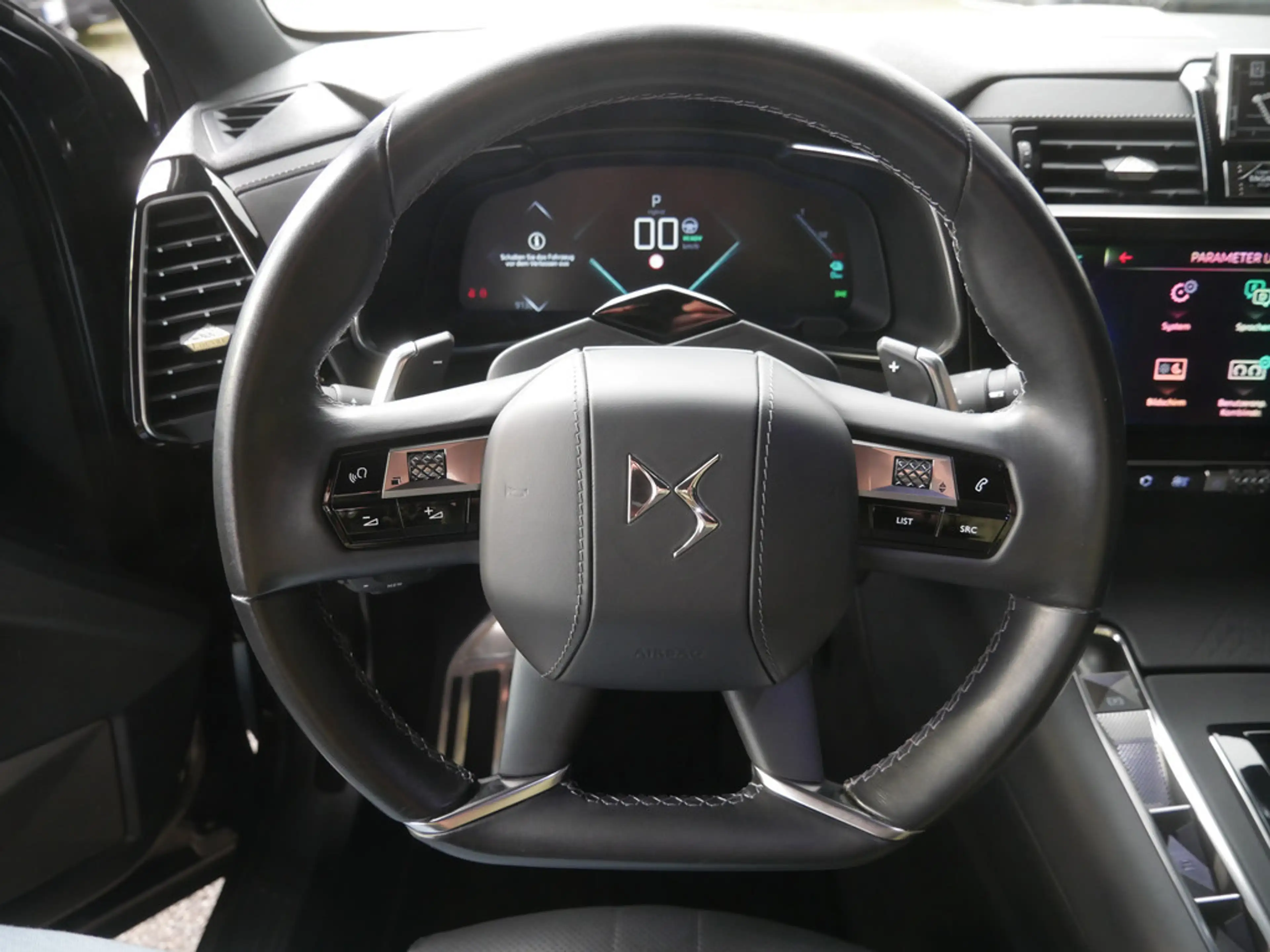 DS Automobiles DS 7 Crossback E-Tense Louvre 4x4 LED PANO — photo 7