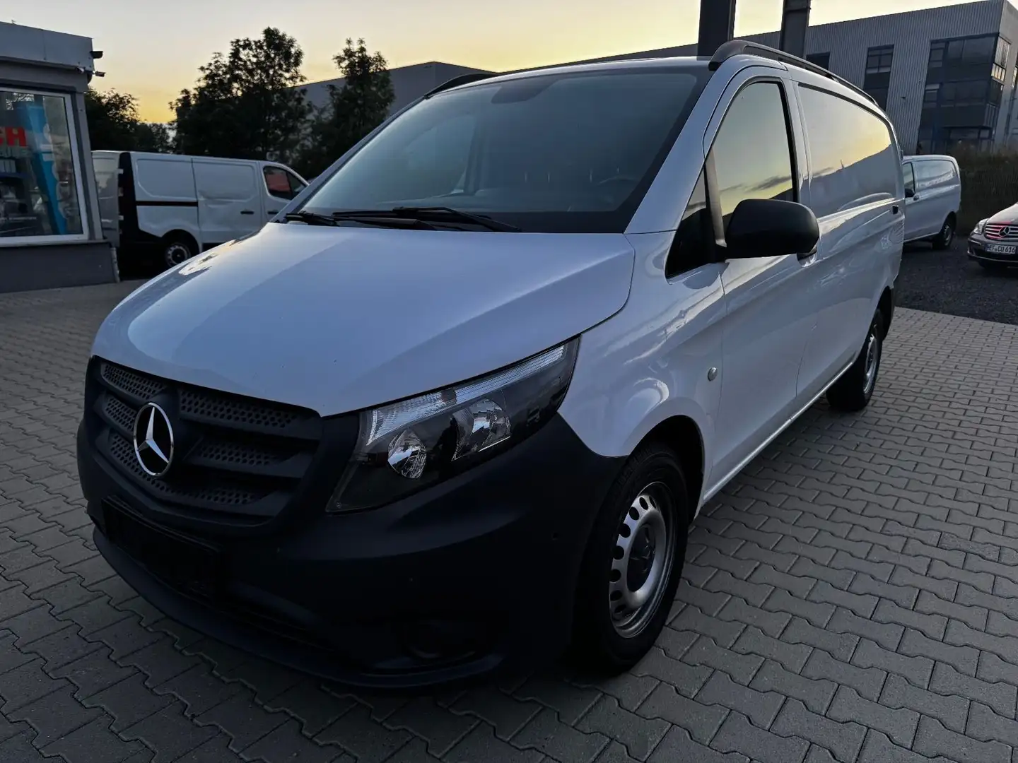 Mercedes-Benz Vito VITO 114 CDI LANG FLÜGELTÜREN KLIMA PDC SHZ Blanc - 1