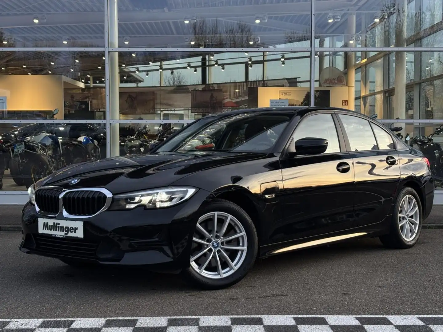 BMW 320 e LiveProf.HiFi DAB Tempom.Sitzh.PDC Alu 17" Schwarz - 2
