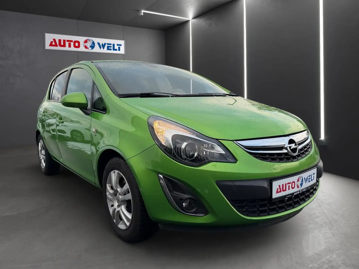 Opel Corsa D 1.4 Active Tempomat Sitzheizung PDC AUX Groen - 2