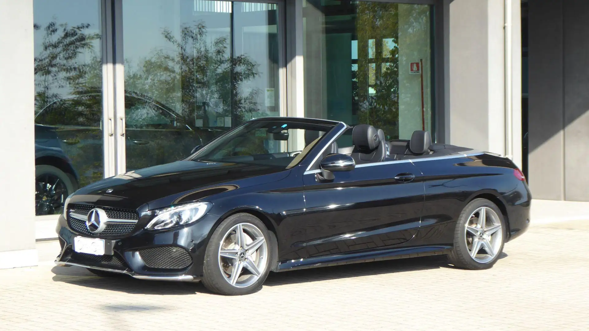 Mercedes-Benz C 220 d Auto Cabrio AMG Noir - 1