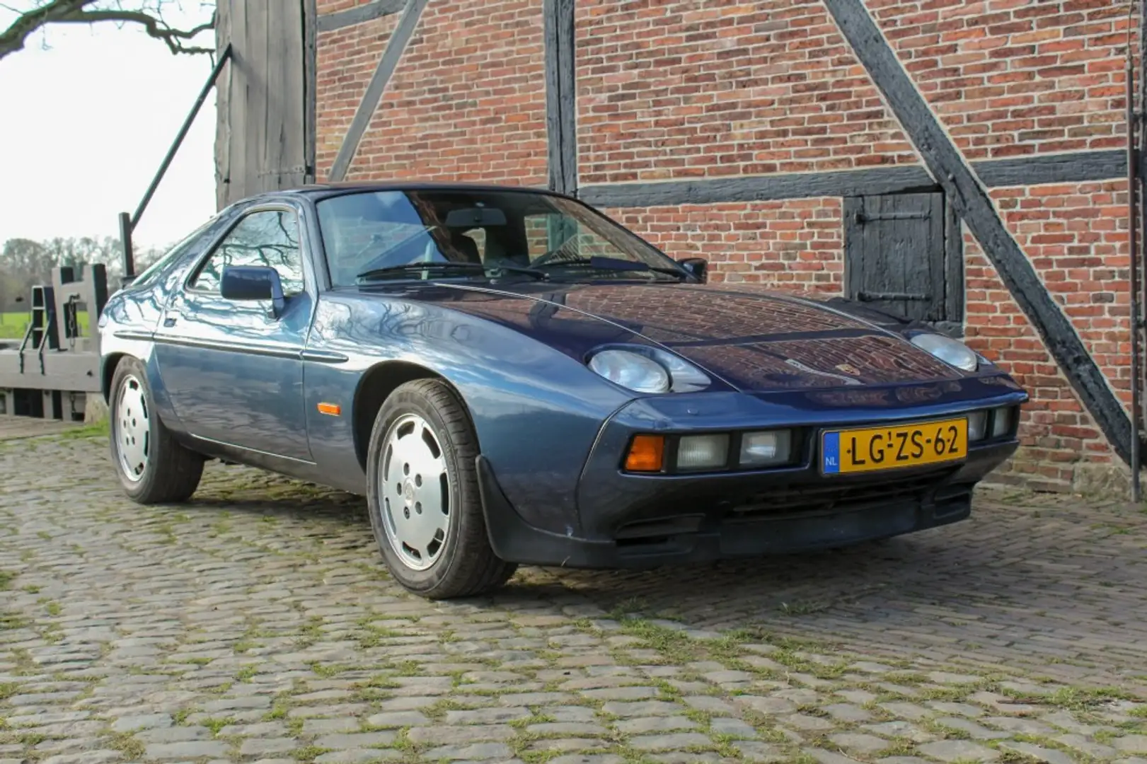 Porsche 928 S2 aut. 8 x Porsche 928 in stock! Modrá - 1