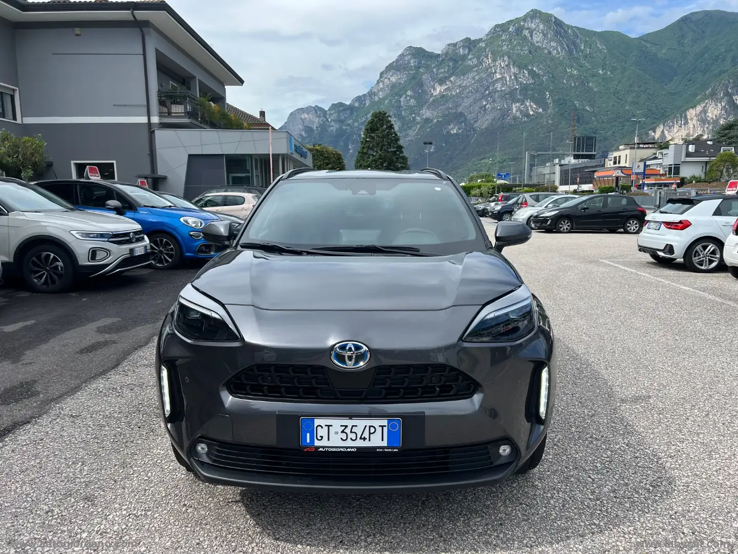 Toyota Yaris Cross 1.5 Hyb. 5p. E-CVT AWD Trend Grau - 2