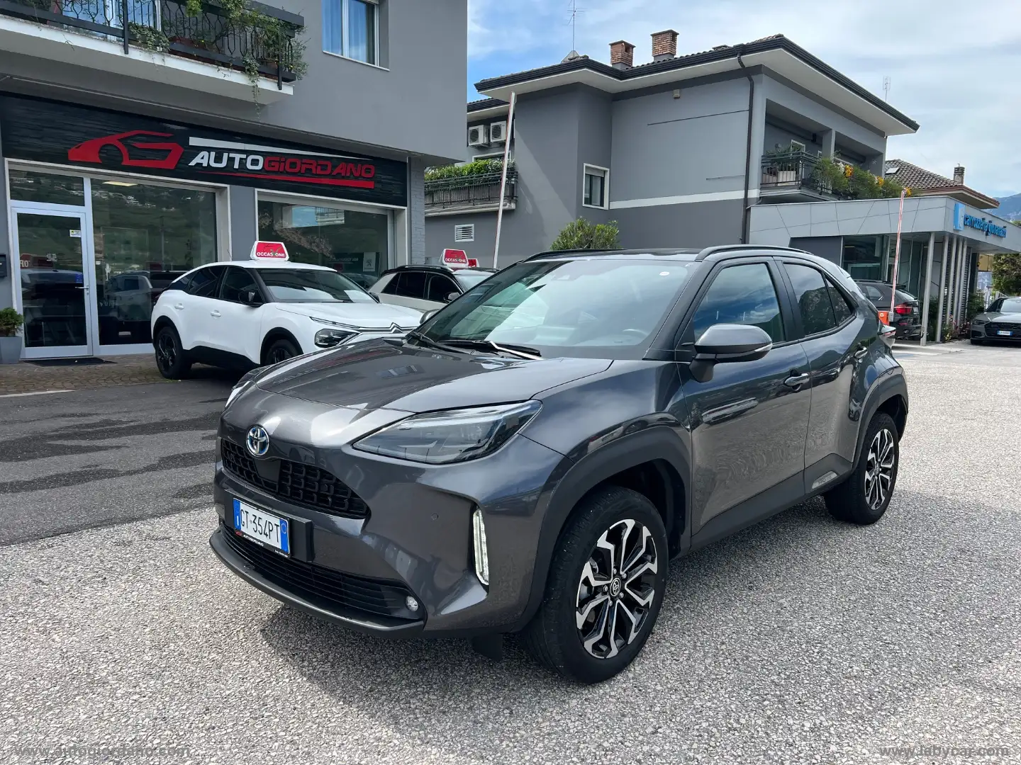 Toyota Yaris Cross 1.5 Hyb. 5p. E-CVT AWD Trend Grau - 1