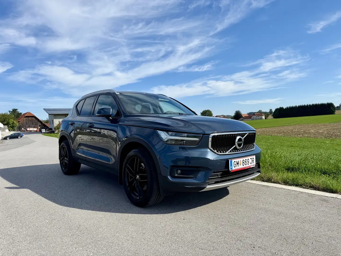 Volvo XC40 T2 Momentum Blau - 1