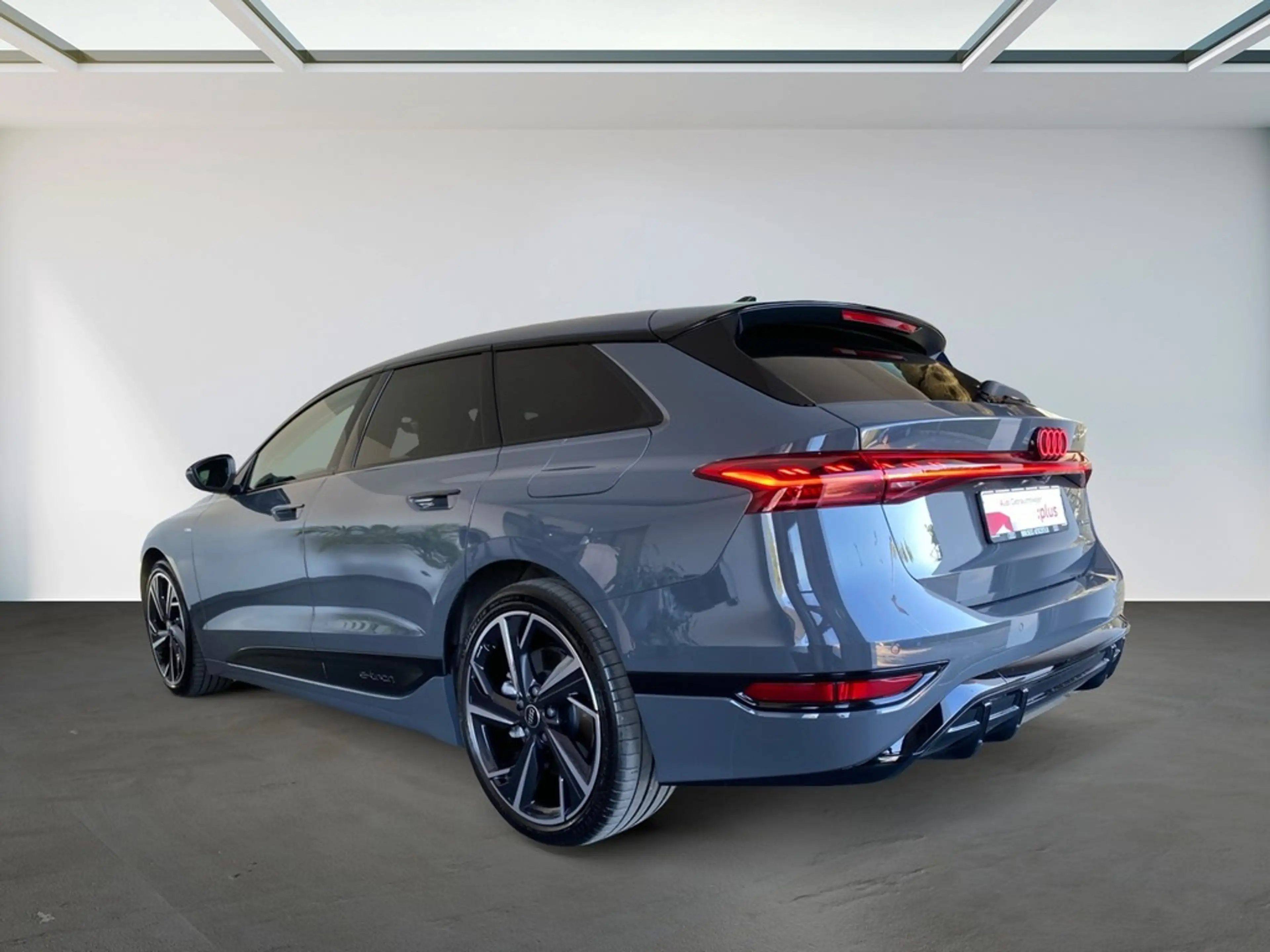 Audi A6 e-tron Avant quattro S line — photo 14