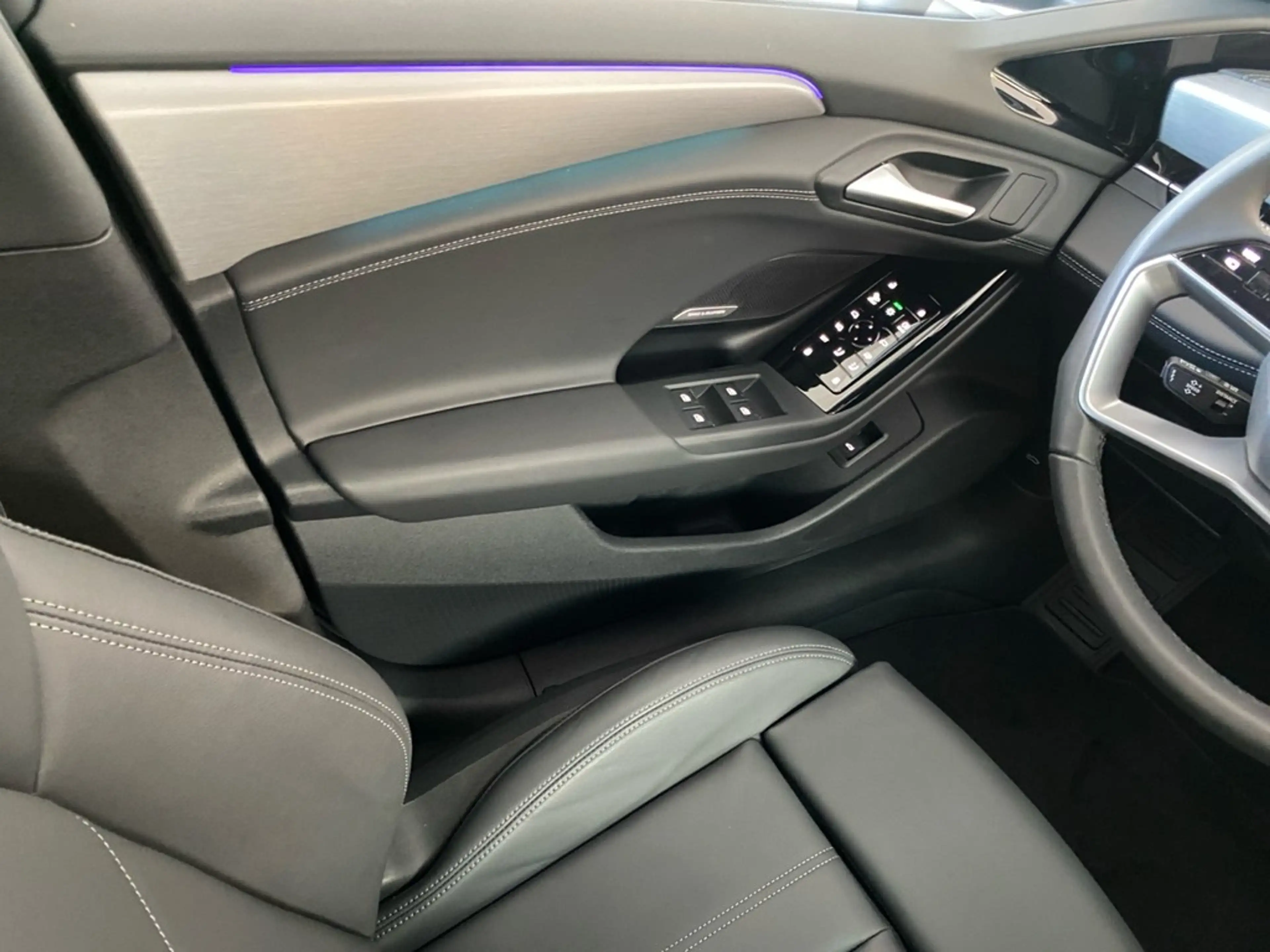 Audi A6 e-tron Avant quattro S line — photo 12