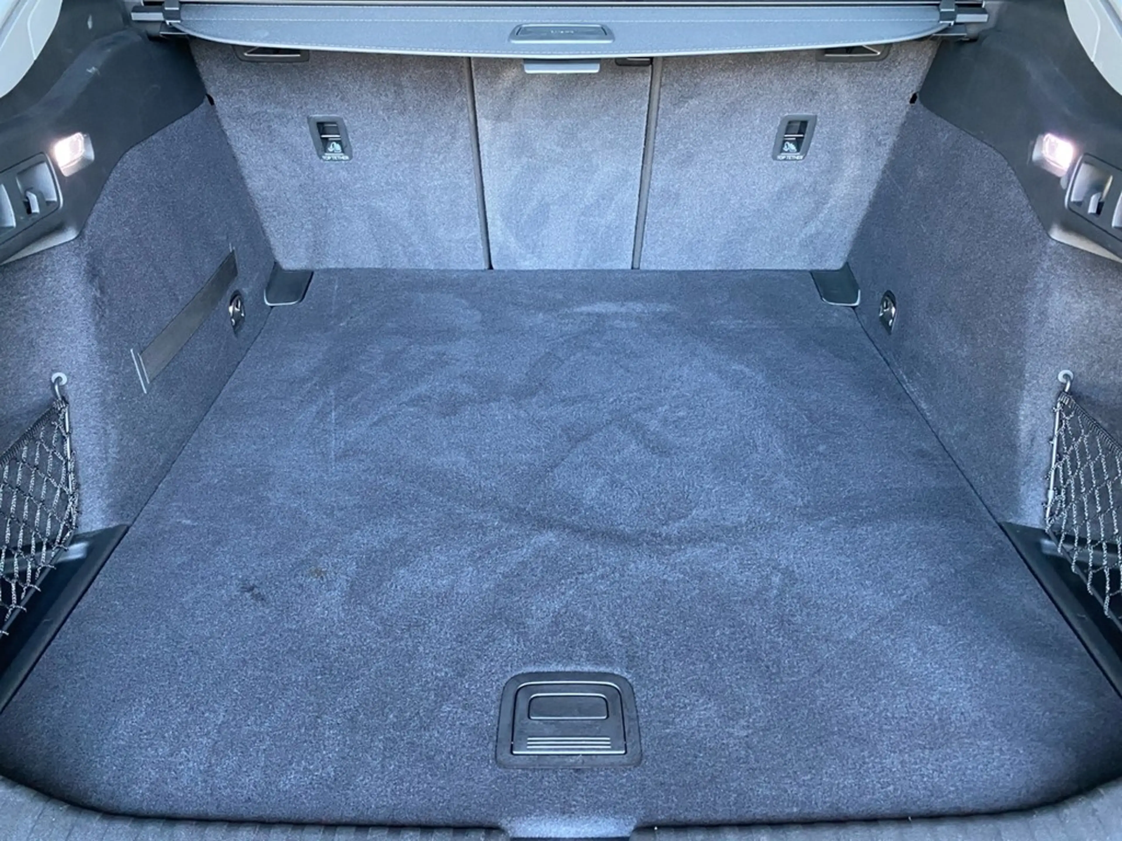 Audi A6 e-tron Avant quattro S line — photo 13