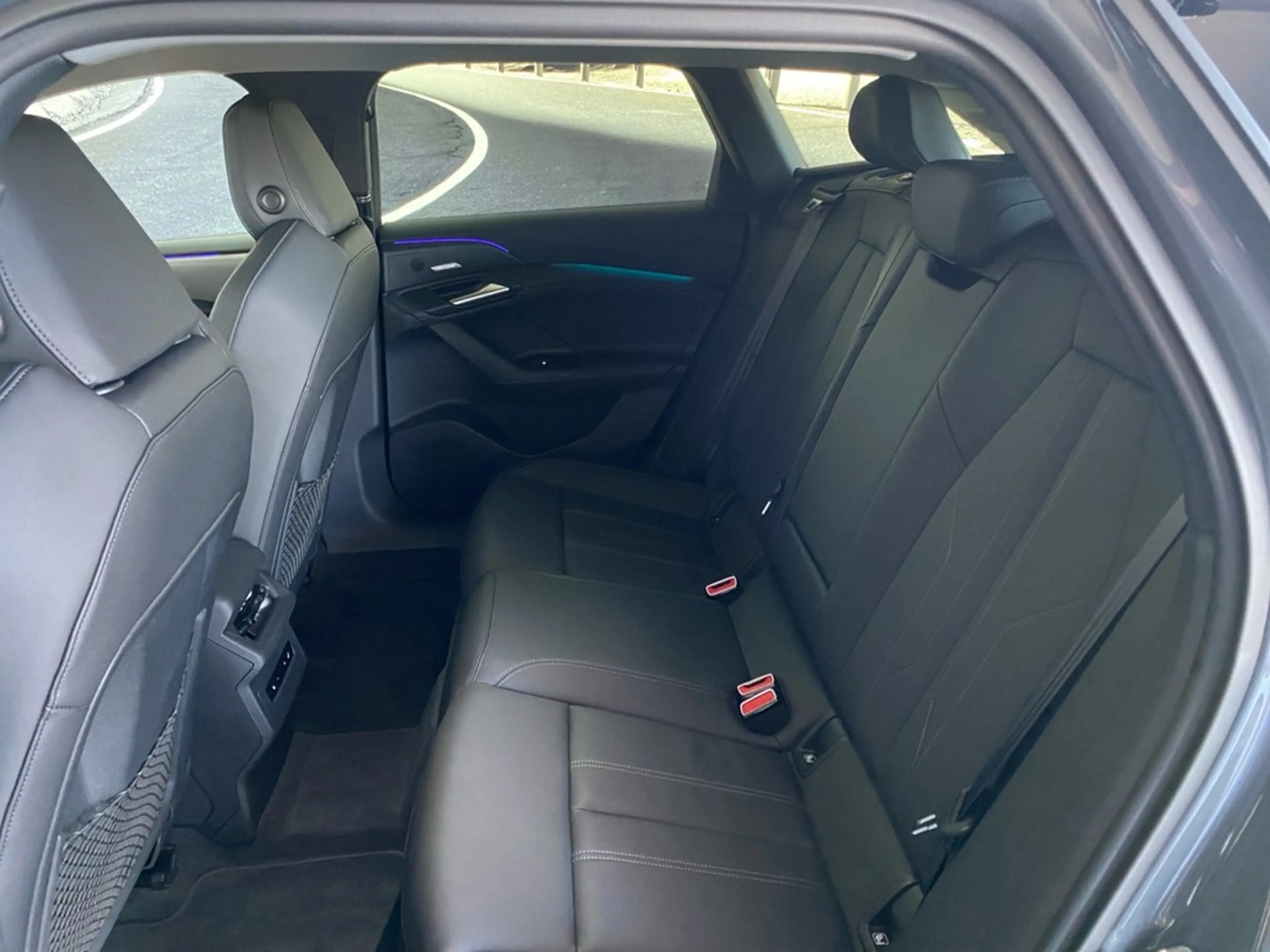 Audi A6 e-tron Avant quattro S line — photo 6