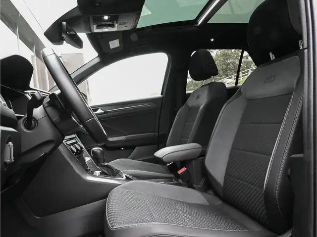 Volkswagen T-Roc view 22