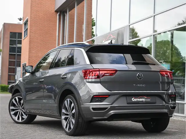 Volkswagen T-Roc view 2