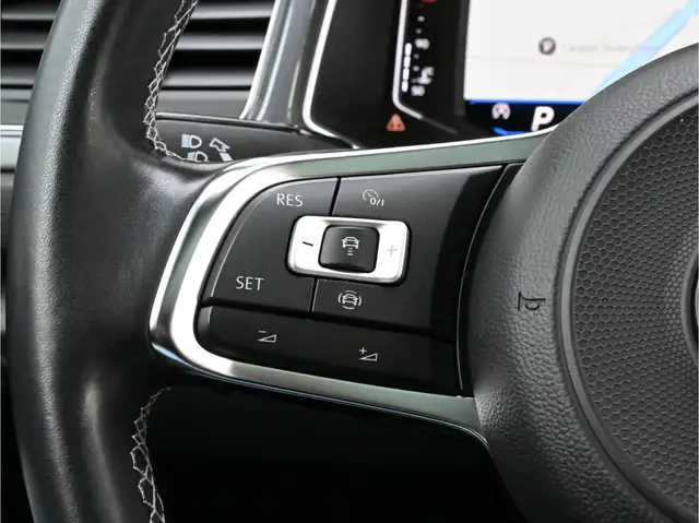Volkswagen T-Roc view 29