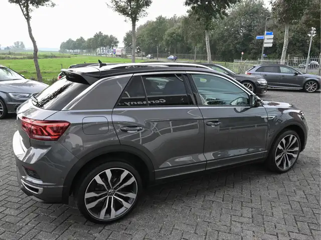 Volkswagen T-Roc view 19