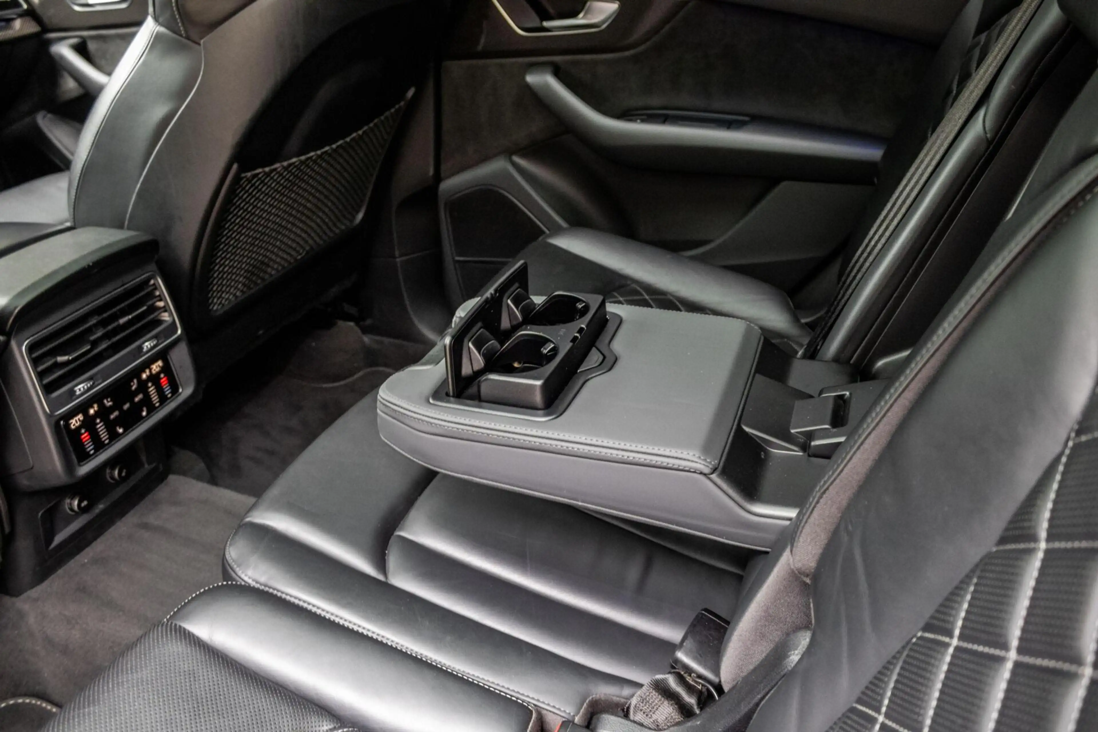 Audi SQ7 4.0 TFSI SQ7 quattro 7p — photo 43
