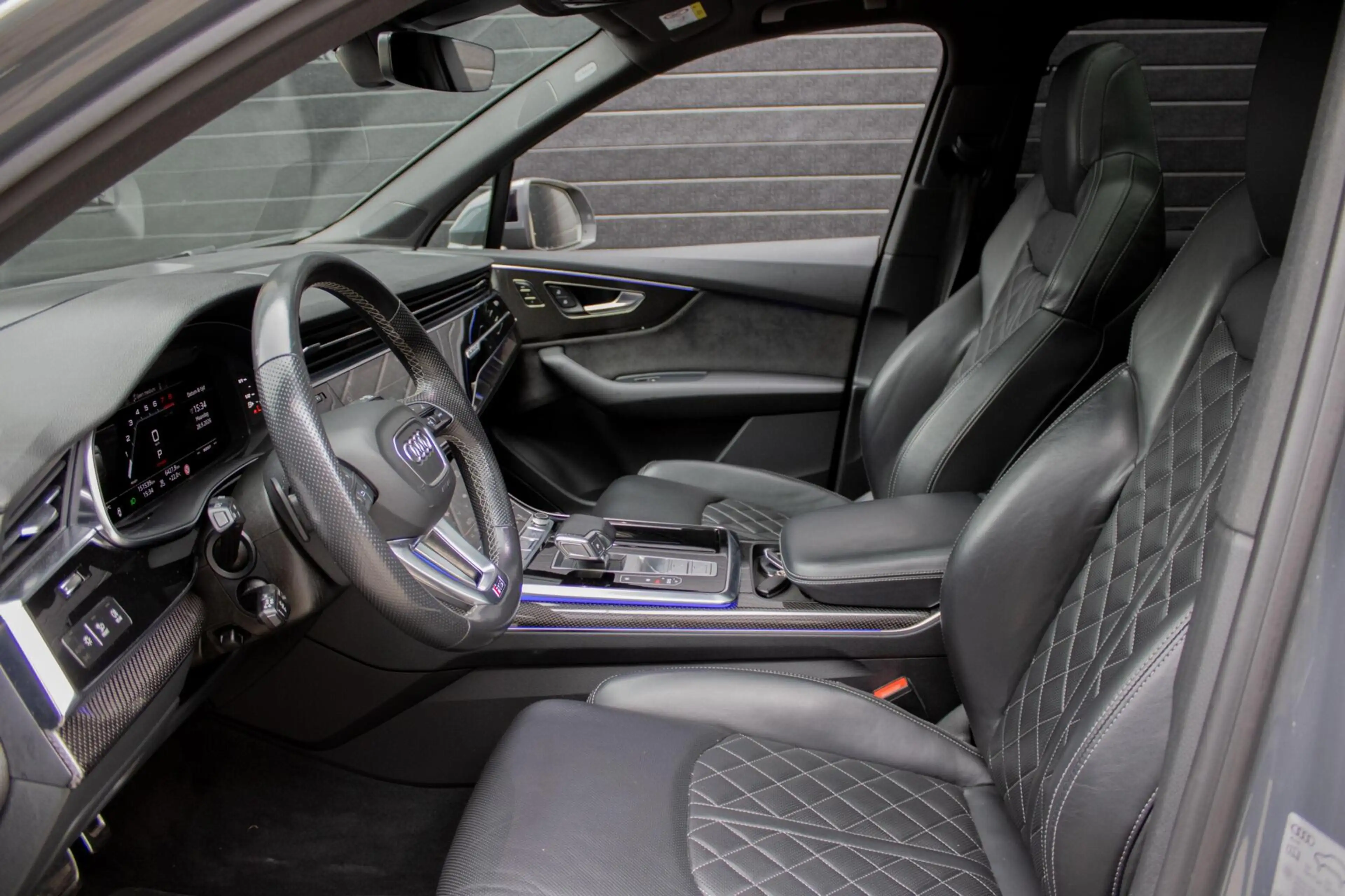 Audi SQ7 4.0 TFSI SQ7 quattro 7p — photo 47