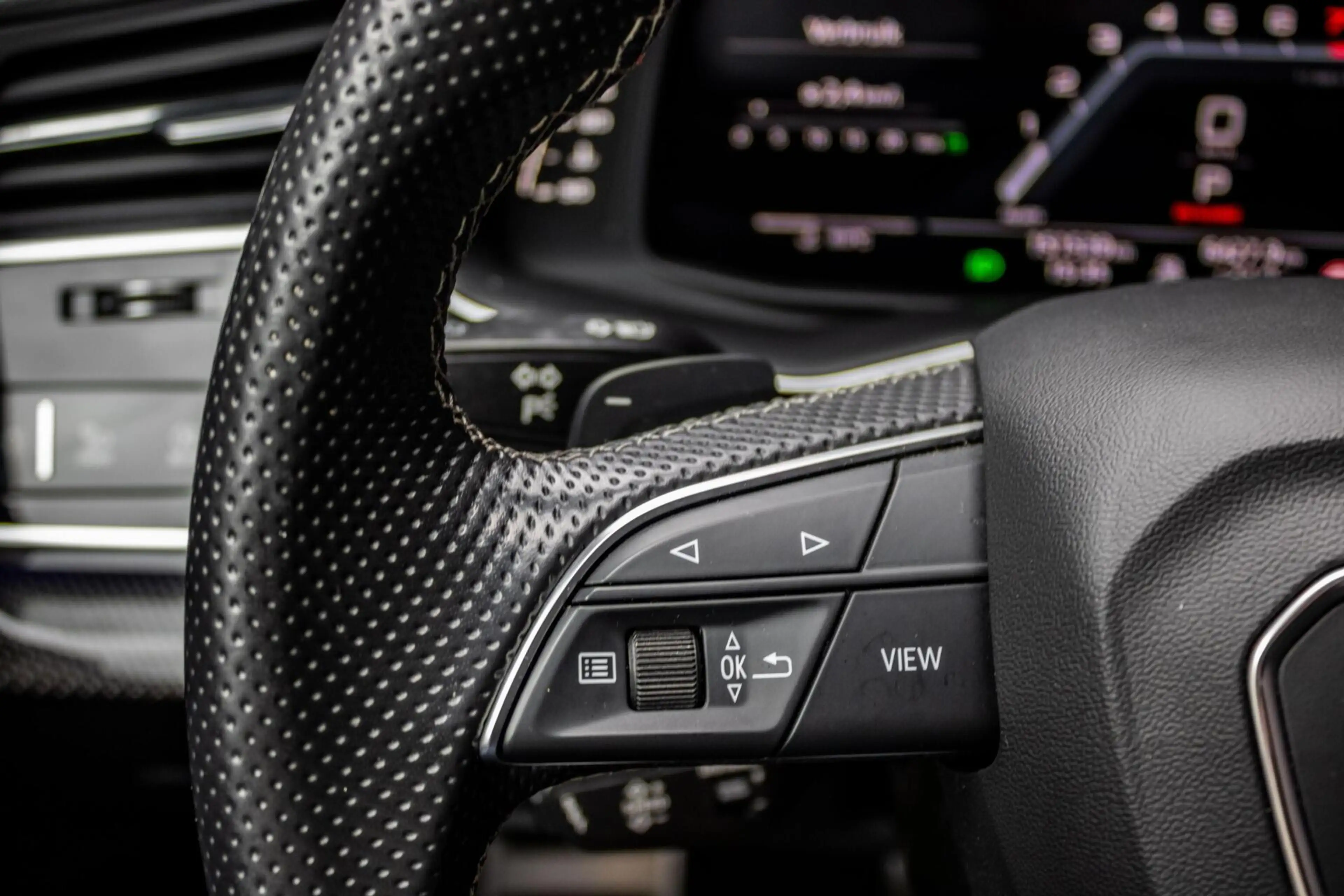 Audi SQ7 4.0 TFSI SQ7 quattro 7p — photo 50