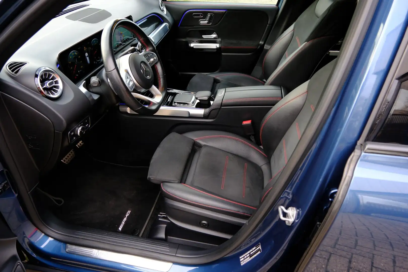 Mercedes-Benz GLB 200 Business Solution AMG Aut. Pano|Leder-Alcant|1e Ei Blauw - 2