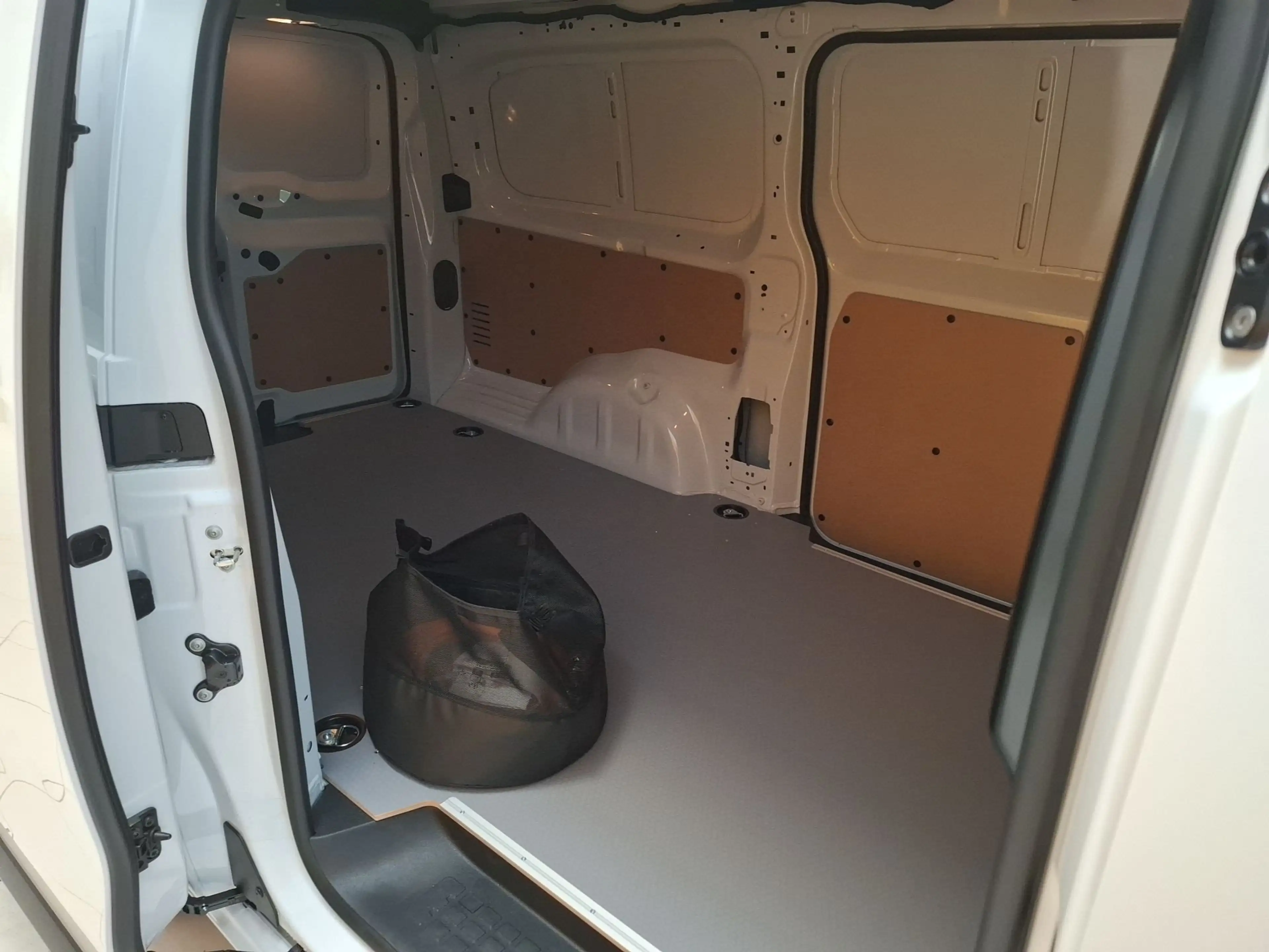 Toyota Proace Kasten L2 (75kWh) Kasten Electric Meister — photo 12