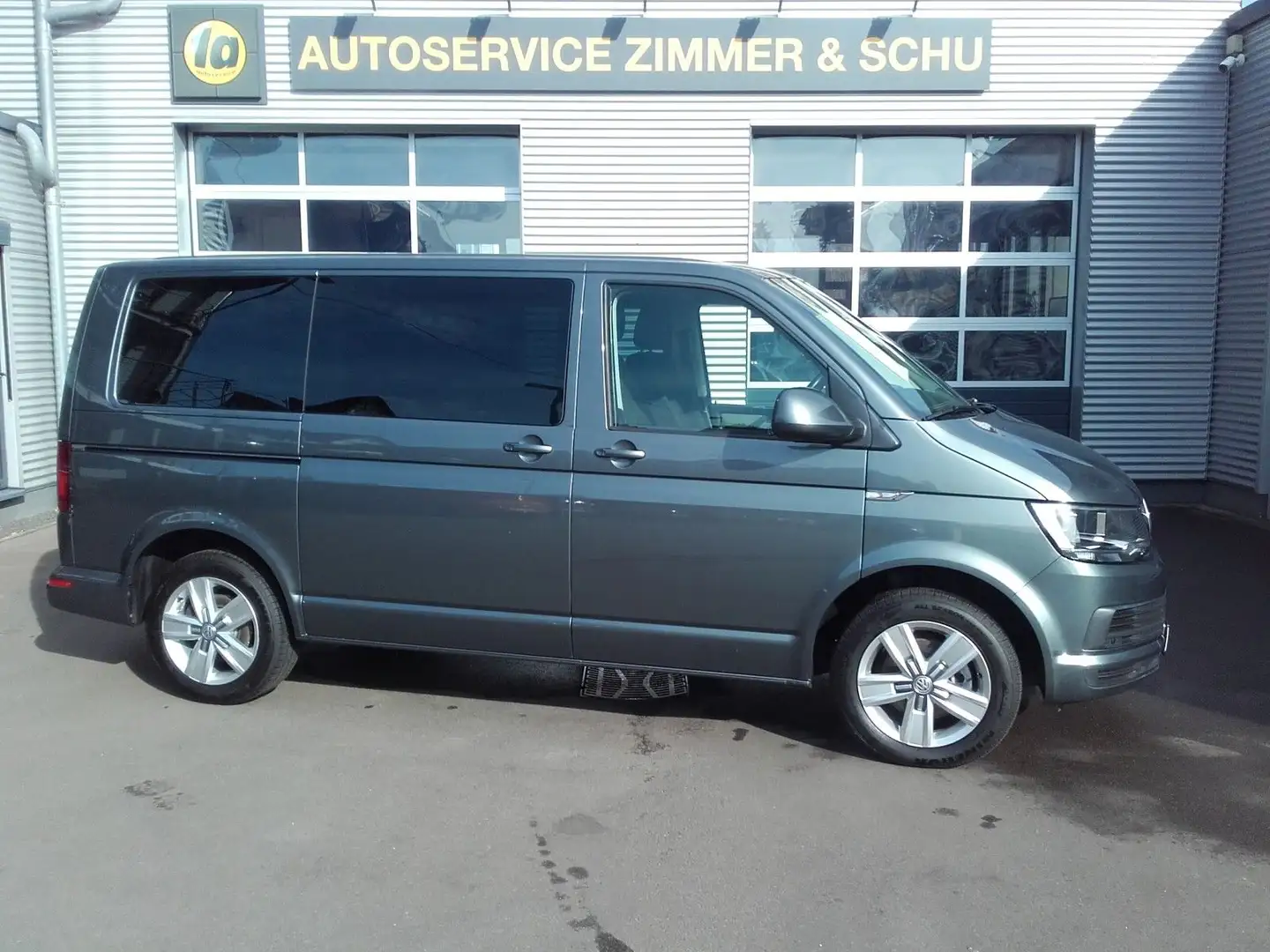 Volkswagen T6 Multivan Grau - 1