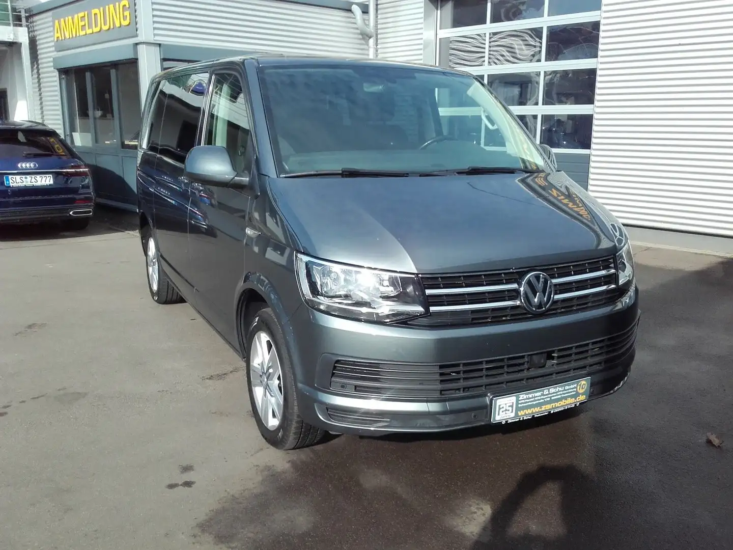 Volkswagen T6 Multivan Grau - 2