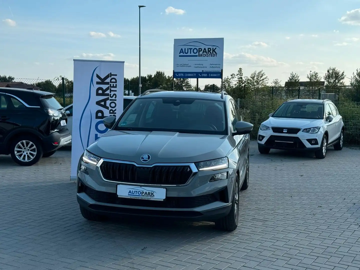 Skoda Karoq Tour DSG 4x4 VIRTUAL/AHK/NAVI/KEYLESS/SHZ Gris - 2