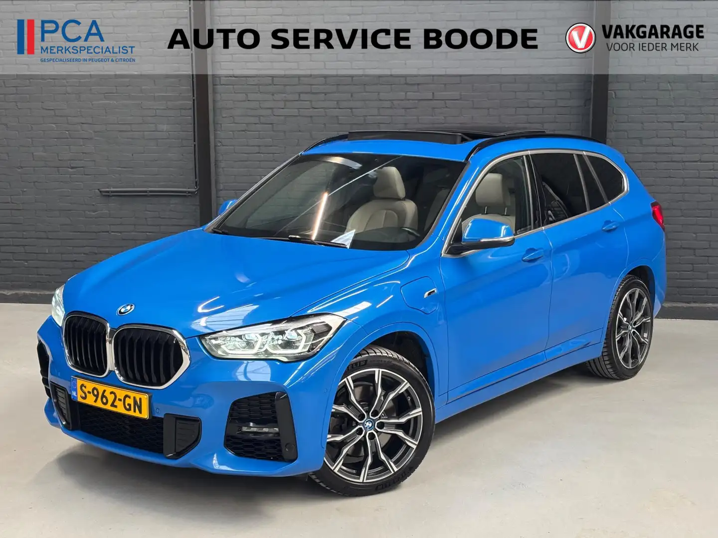 BMW X1 XDrive25e (220pk) PHEV M sport automaat - leer - s Blau - 1
