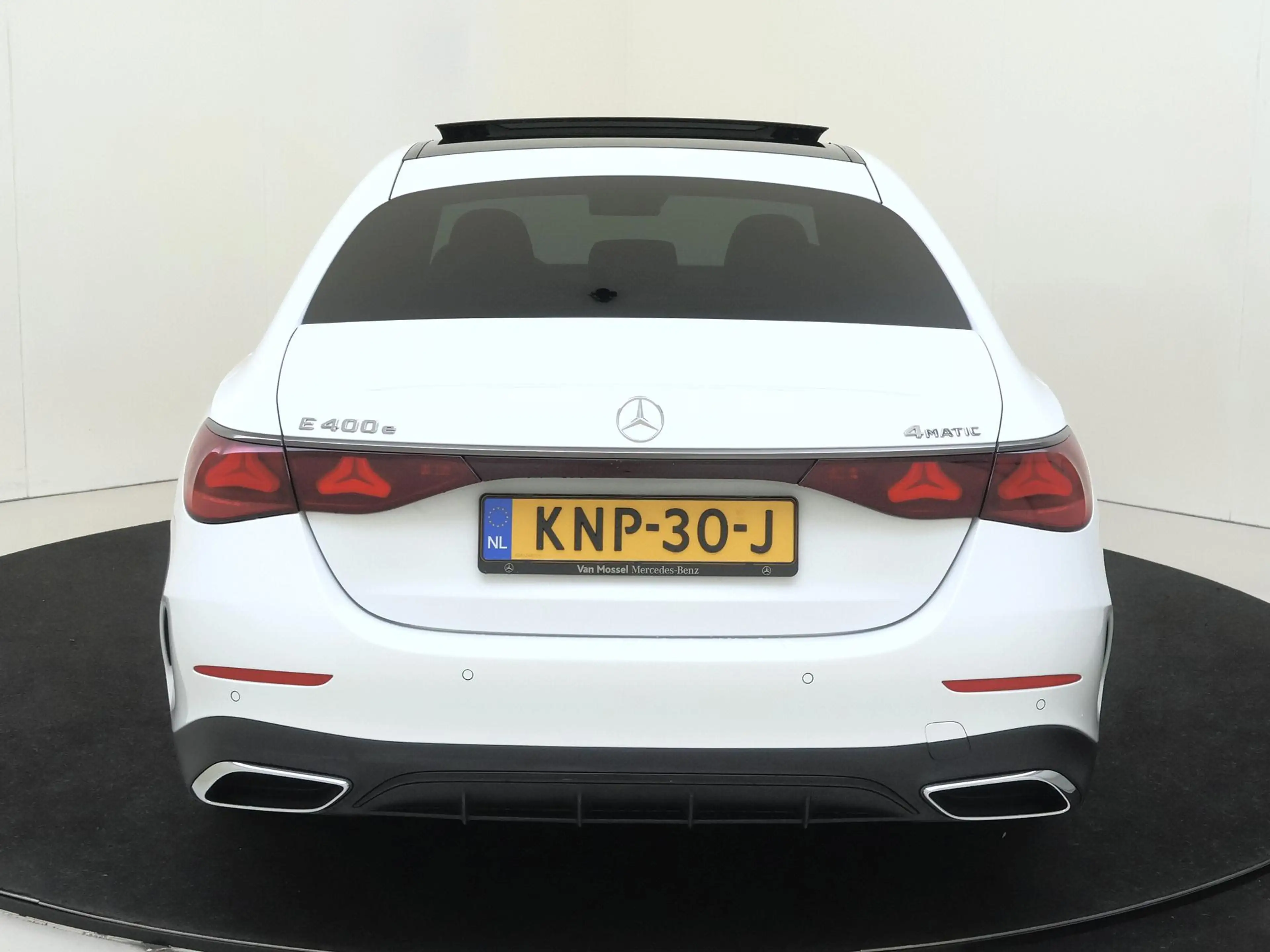 Mercedes-Benz E 400 e 4MATIC AMG Line / Premium/ Panoramadak/ AIRMATIC — photo 7