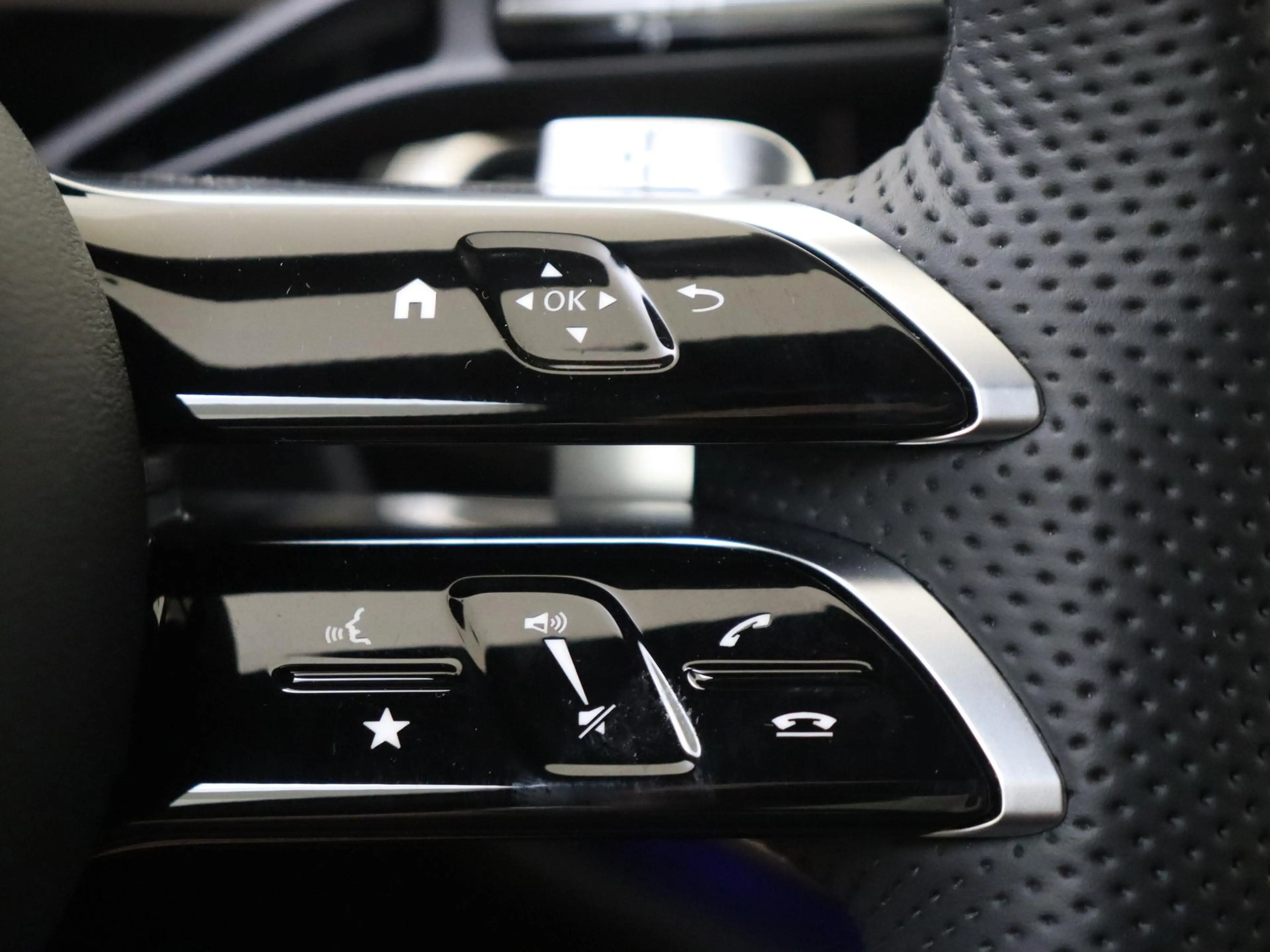 Mercedes-Benz E 400 e 4MATIC AMG Line / Premium/ Panoramadak/ AIRMATIC — photo 14