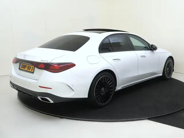 Mercedes-Benz E-Class view 4