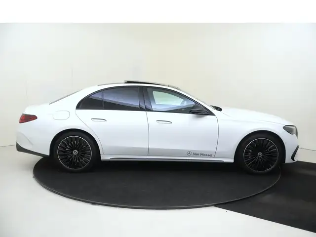 Mercedes-Benz E-Class view 9